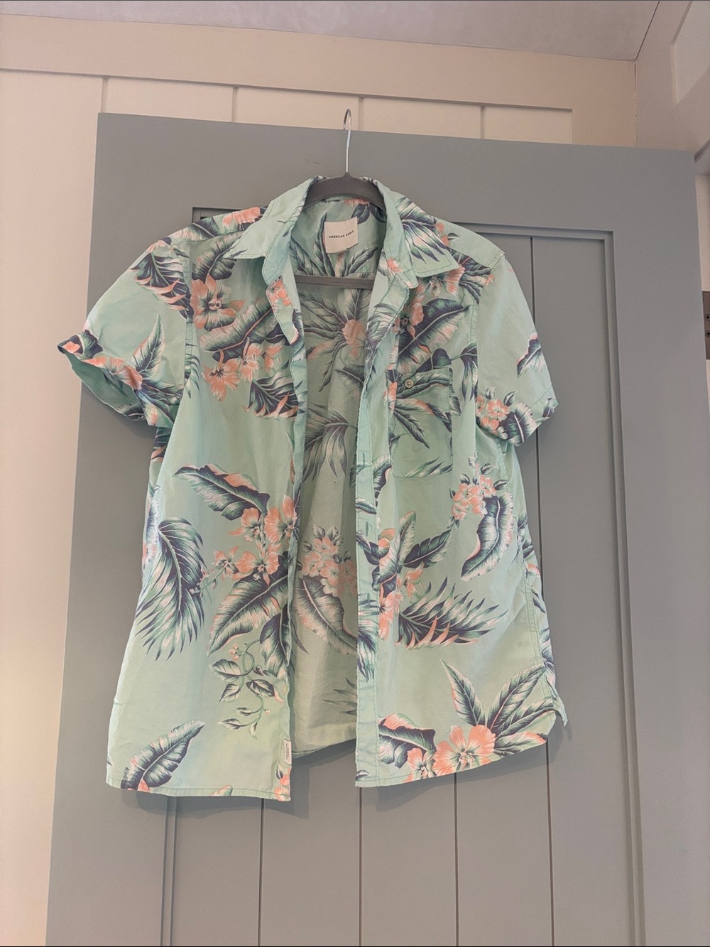 American Eagle Outfitters Mint Green Tropical Floral Button-Down Shirt medium